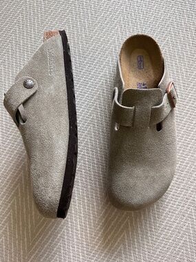BIRKENSTOCK Boston Soft Footbed Taupe Suede Leather EU 41, US M 8-8.5, W 10-10.5